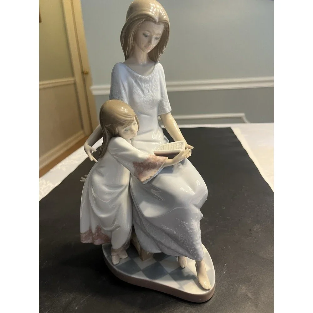 Lladro #5457 BEDTIME STORY Figurine Mother Daughter PERFECT CONDITION!